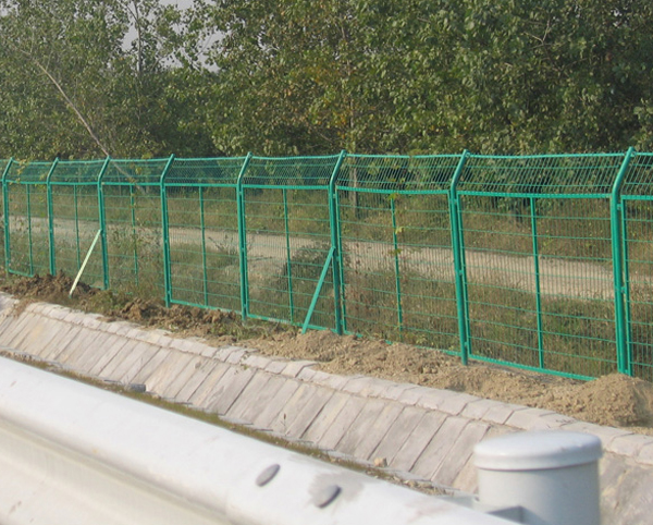 焊接网隔离栅厂家 焊接网隔离栅厂家