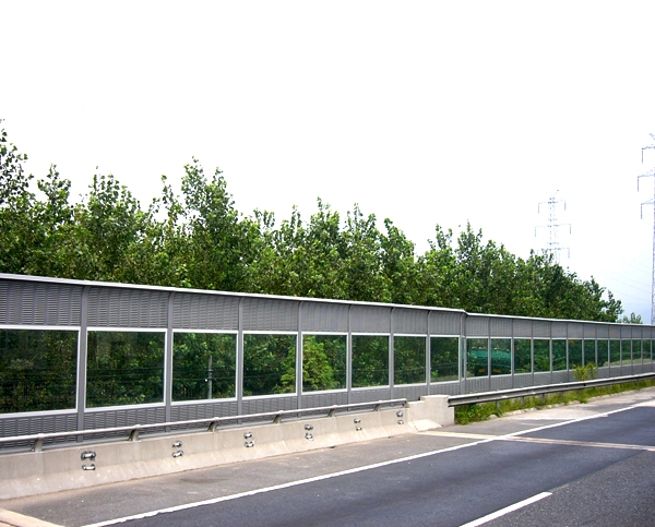 大兴安岭高速小区降噪声屏障墙